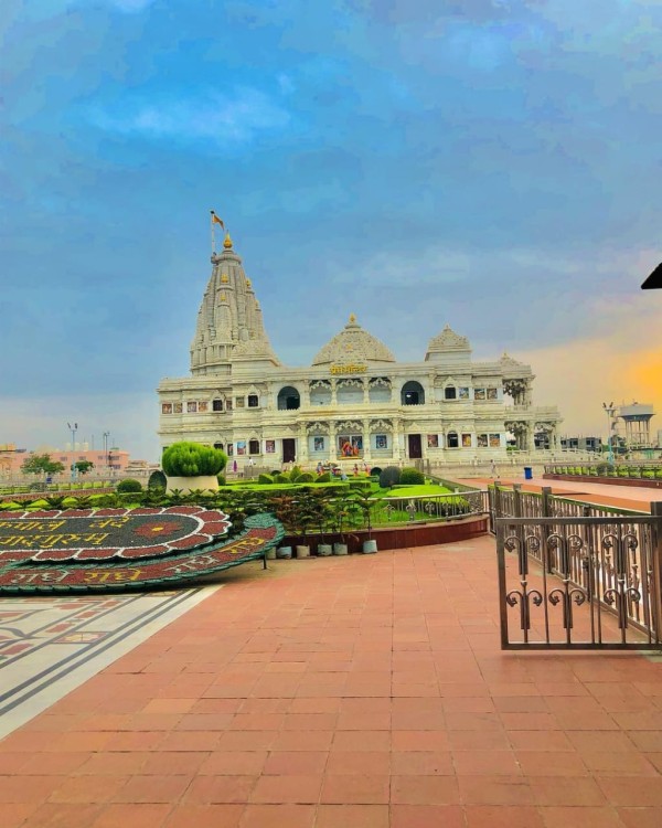 Kashi, Ayodhya, Vrindavan tour